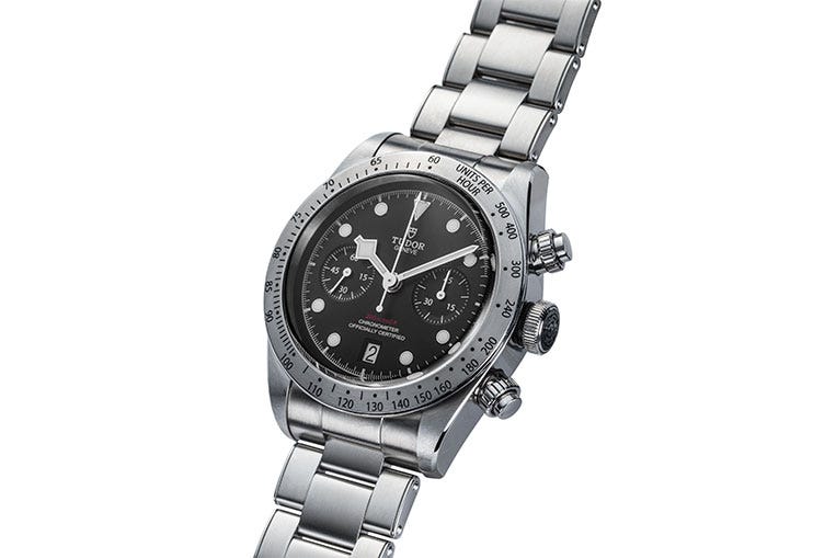 The design combines elements from the Black Bay and the Heritage Chrono